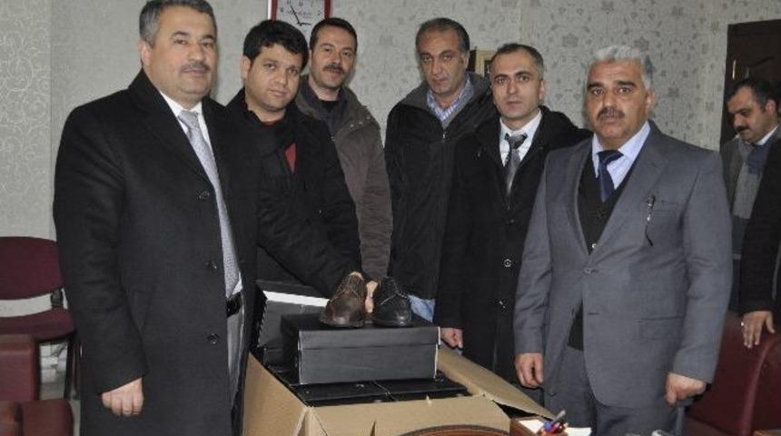 Ak Parti&rsquo;den Lise &Ouml;ğrencilerine Ayakkabı Yardımı