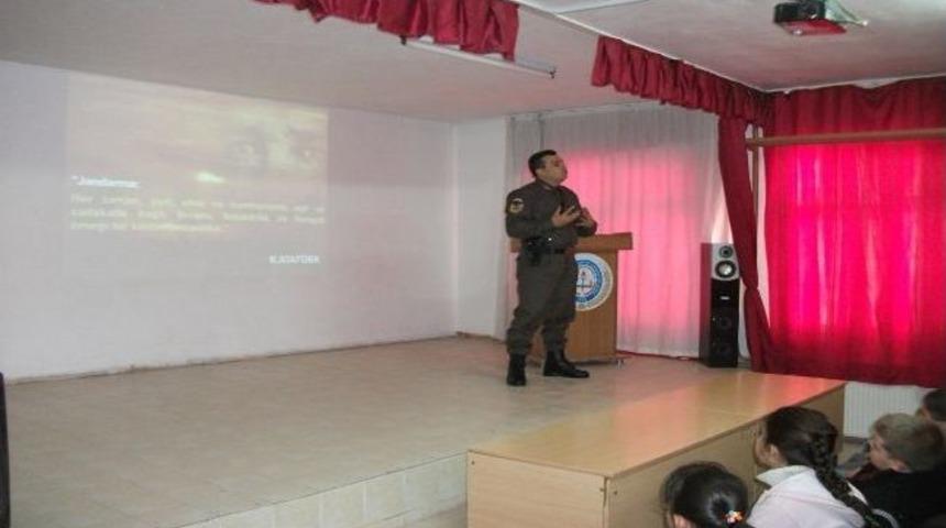Jandarmadan, &Ouml;ğrencilere Bağımlılık Semineri