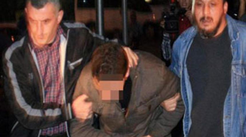 Kafasına &ccedil;eki&ccedil;le vurup boğazını kesti