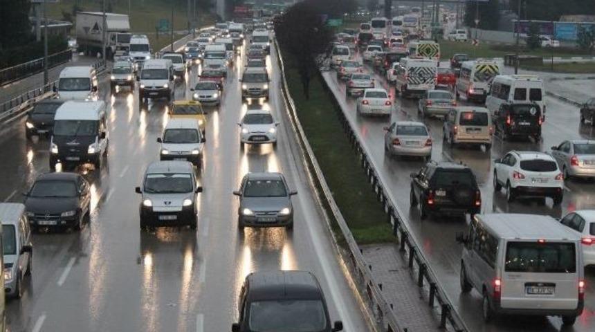 Bursalılar G&uuml;ne Yağmurla Uyandı