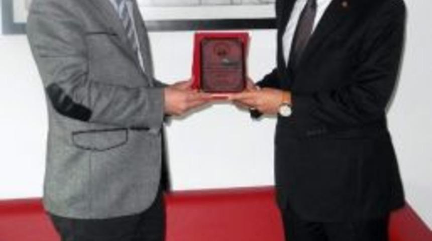 Tarım İl M&uuml;d&uuml;rl&uuml;ğ&uuml;, Kayserigaz'a Plaket Verdi