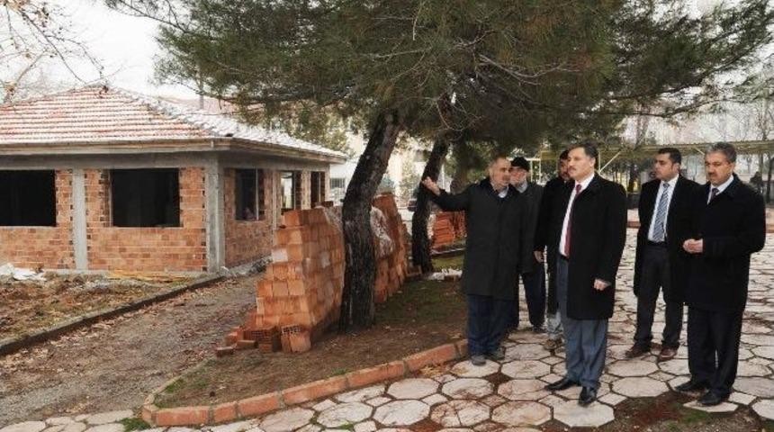 Başkan &Ccedil;akır, Fırat Mahallesi Taziye Evi İnşaatını İnceledi