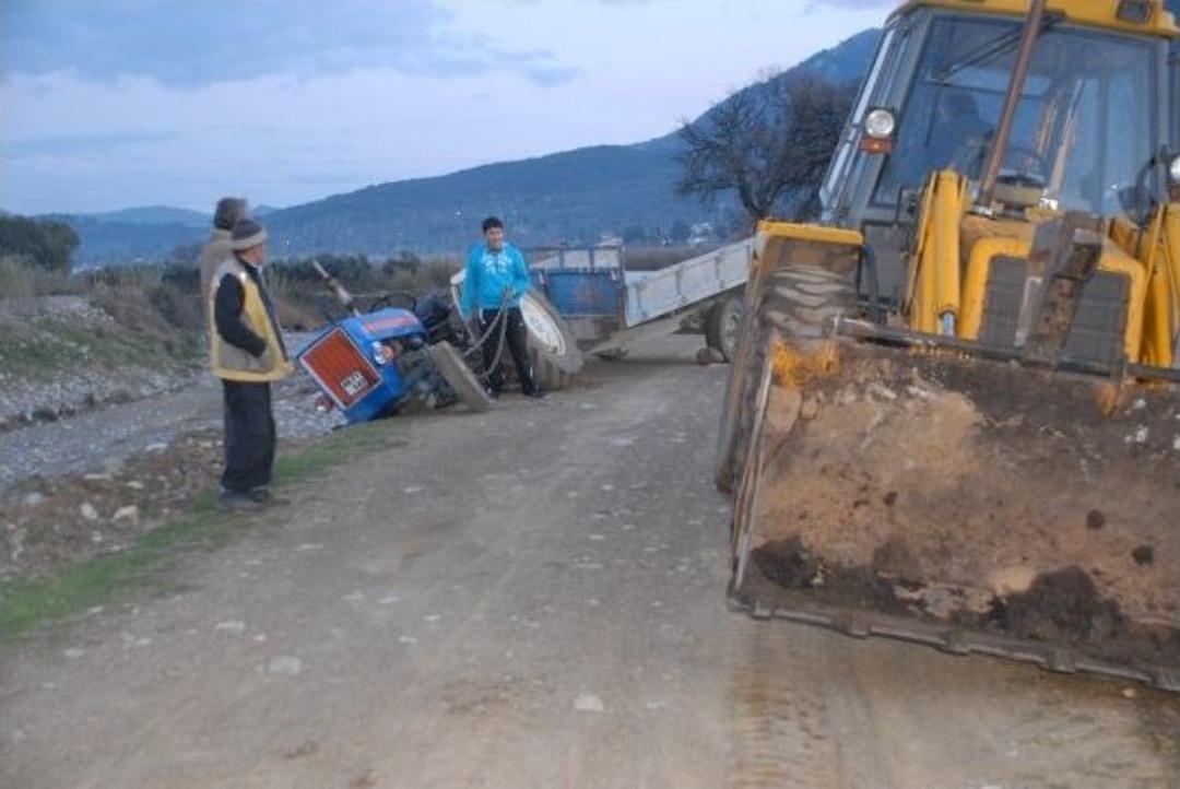 Trakt&ouml;r Asılı Kaldı