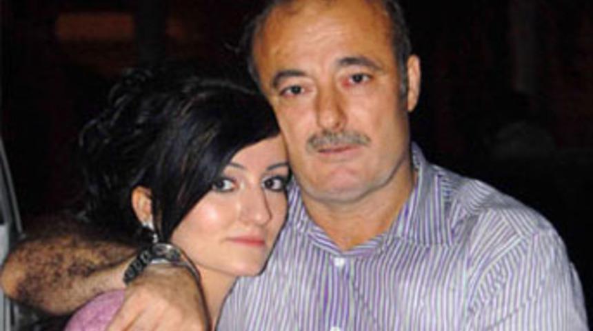 Kayıp kızını arıyor