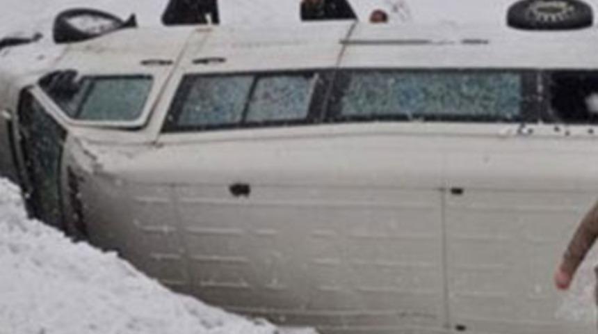 Yozgat'ta yolcu minib&uuml;s&uuml; devrildi: 20 yaralı