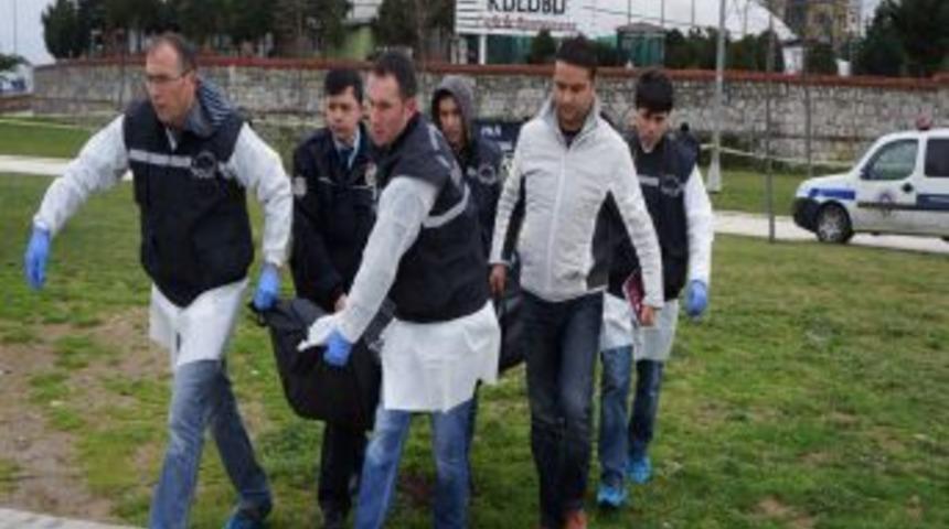 Boğazı Kesilen Şahsın Cesedi Adli Tıp'a Kaldırıldı