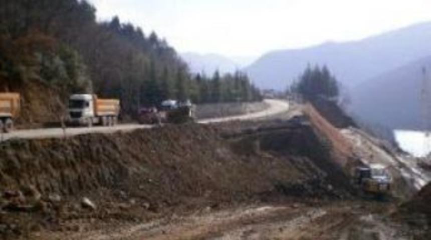 Bursa-Keles Yolunun Heyelanlı Kısımlarına Dolgu Yapılıyor