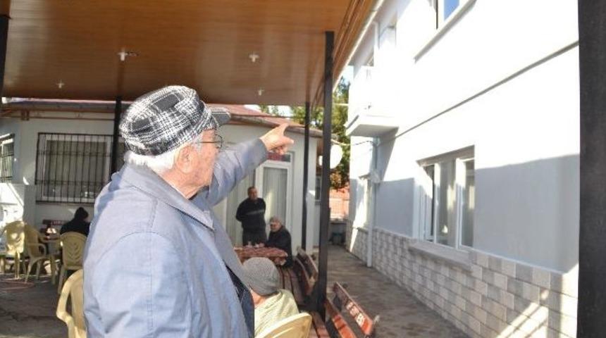 Pencereden D&uuml;şen Yaşlı Adam Yaralandı