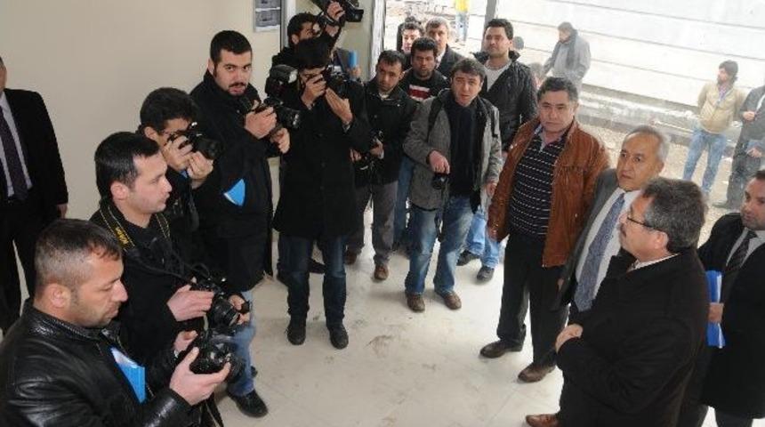 Başkan Poyraz, Belediye &Ccedil;arşısını İnceledi