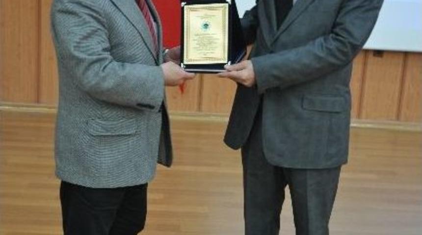 Bü'de 'eğitimin İnşasında Eğitimcinin Rolü Ve Etkisi' Konulu Konferans