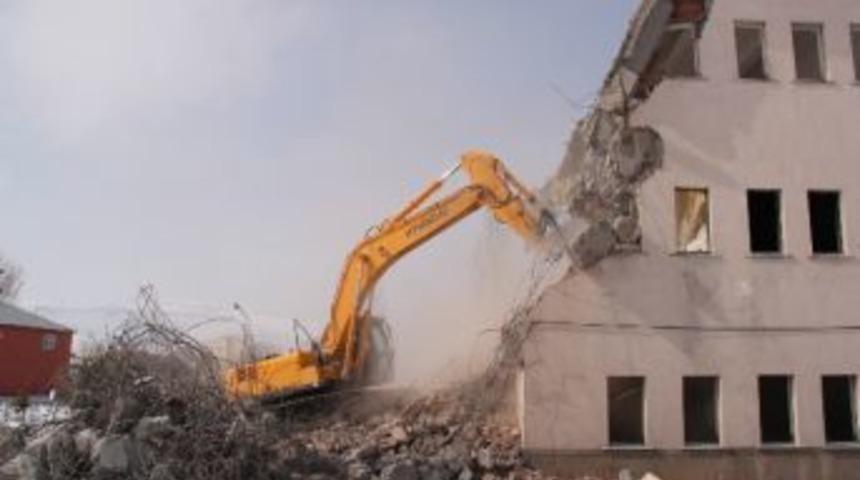 Eski İlk&ouml;ğretim Binası Yıkılıyor