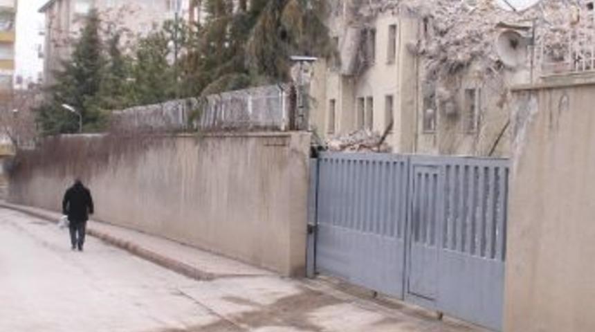 Depreme Dayanıksız Binalar Yıkılmaya Başlandı