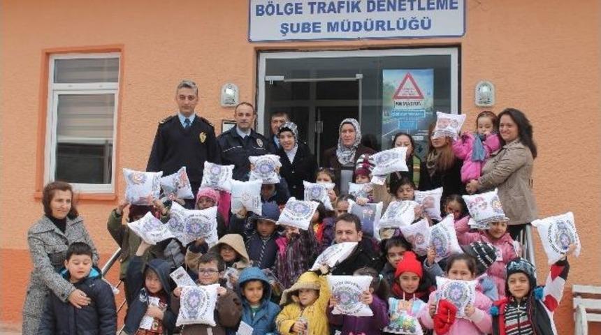 Polis Amcalardan &Ouml;ğrencilere Trafik Bilgisi