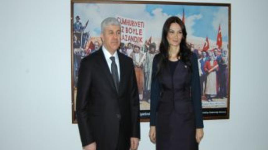 Azerbaycan Milletvekili Paşayeva: Uşak'ın Kardeş Şehir Olmasını Istiyoruz