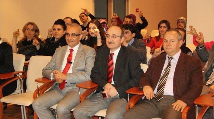 Engelleri Kaldırmak İ&ccedil;in Sağlık&ccedil;ılar İşaret Dilini &Ouml;ğreniyor