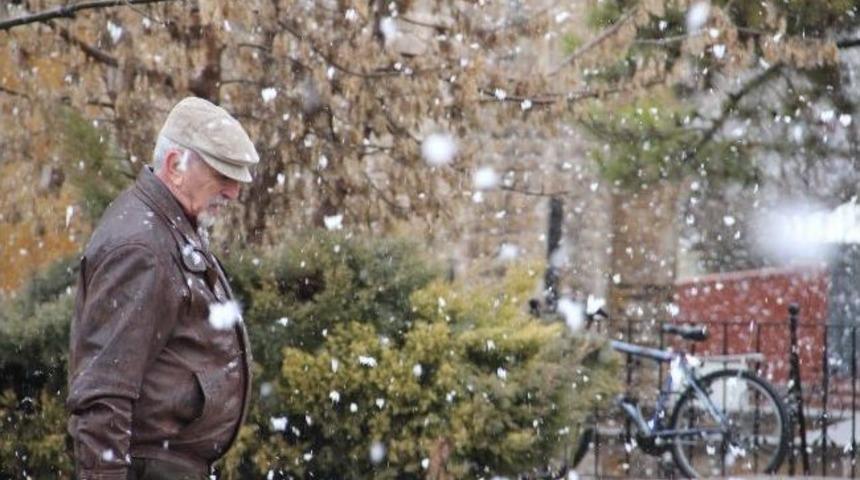 Kırşehir&rsquo;de Kar Yağışı Başladı