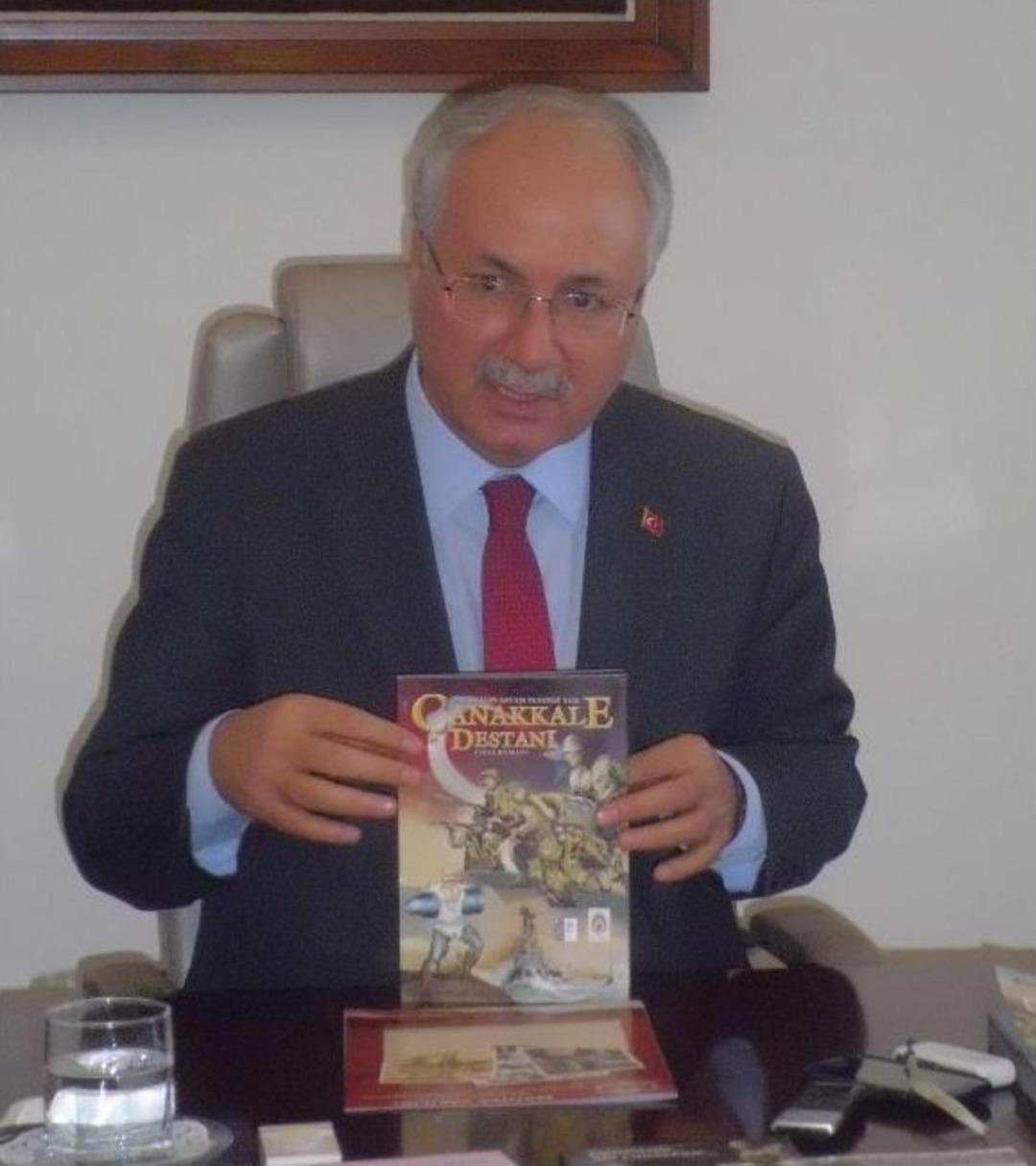 Vali Daş&ouml;z, &Ccedil;anakkale Destanı &Ccedil;izgi Romanını Tanıttı