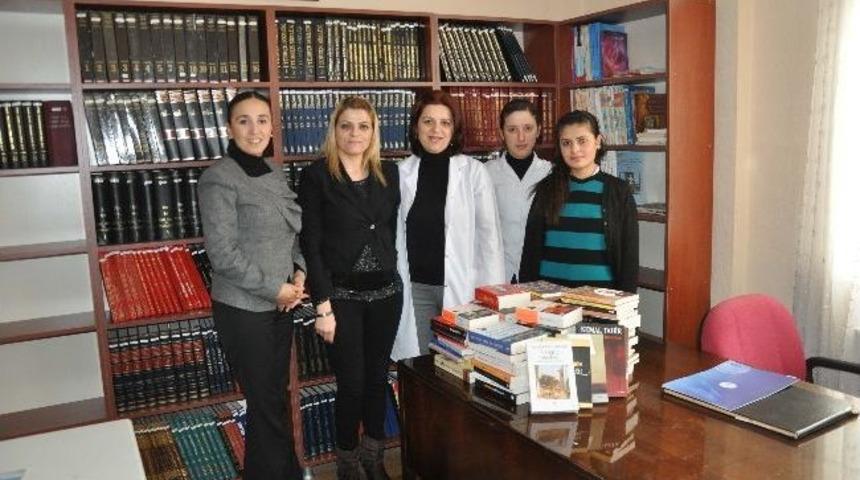 İnebolu Belediyesinden Kitap Yardımı