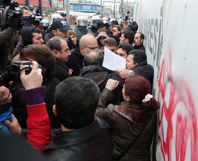 İstanbul Emniyet Müdürlüğü Önünde Arbede