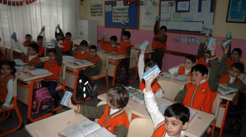 Kırşehir'de Okullara S&uuml;t Dağıtımı Başladı