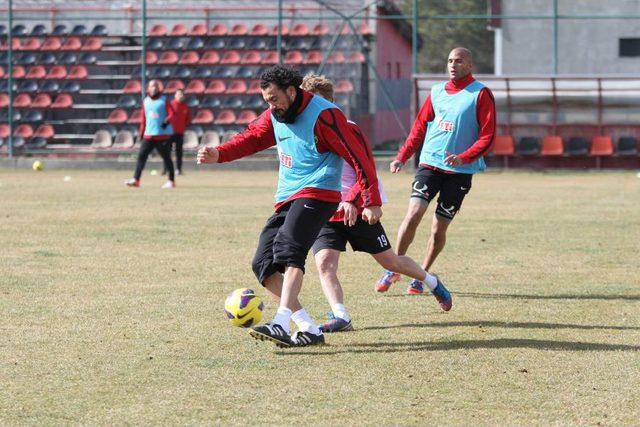 Şahbaz: Eskişehirspor Hem Ligde Hem Kupada Iddiasını Sürdürecektir