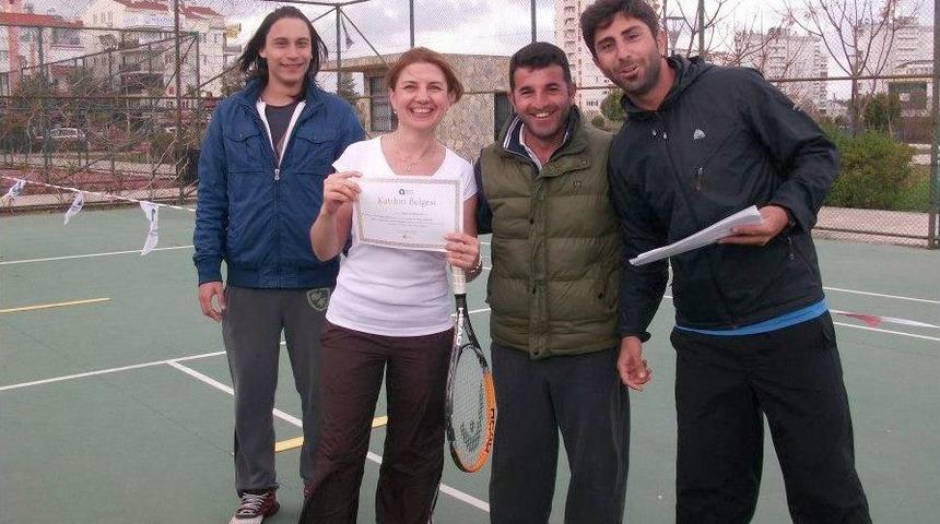 Tenis Kursiyerleri Sertifikalarını Aldı
