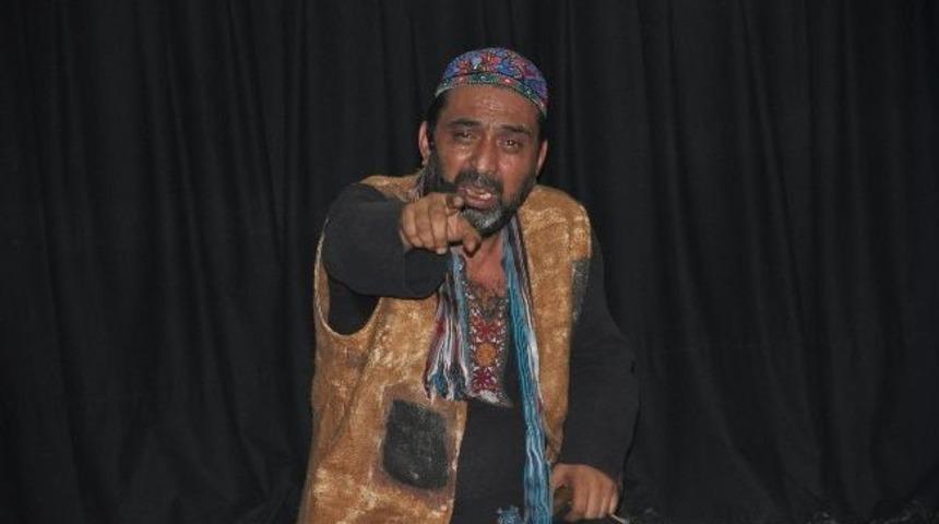 "kınalı Kuzular" Kozan&rsquo;da Sahnelendi