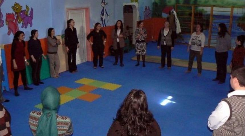 Boz&uuml;y&uuml;k&rsquo;te Anaokulu &Ouml;ğretmenlerine Drama Eğitimi