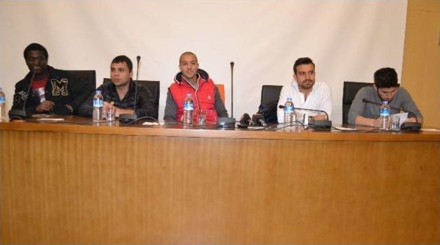 Kayseri Erciyessporlu Futbolcular &Ouml;ğrencilerle Bir Araya Geldi