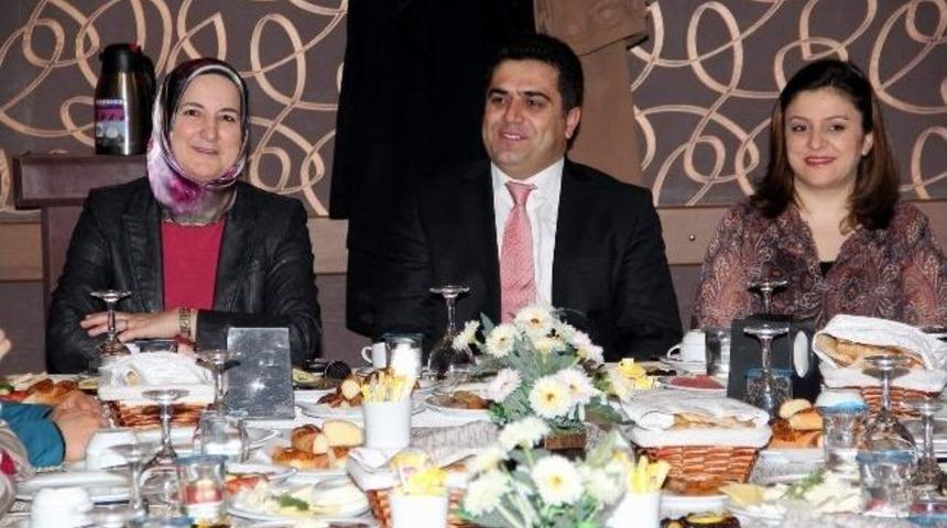 Ak Parti İl Başkanı Burhanettin Kuru Kadın Girişimciler İle Bir Araya Geldi