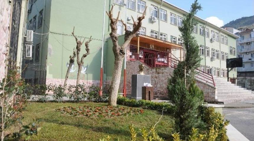 Manisa'da Okullar &Ccedil;i&ccedil;ek A&ccedil;ıyor