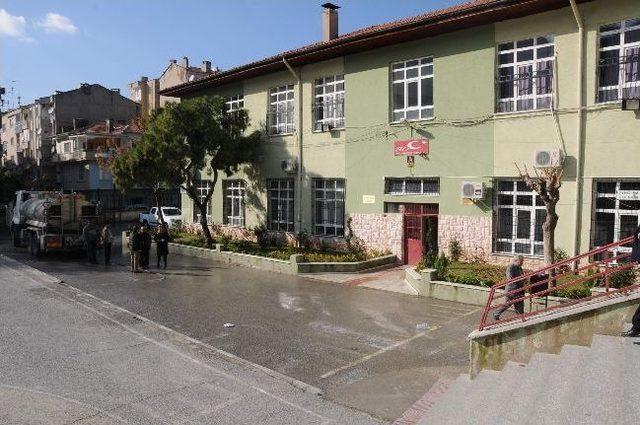 Manisa'da Okullar Çiçek Açıyor