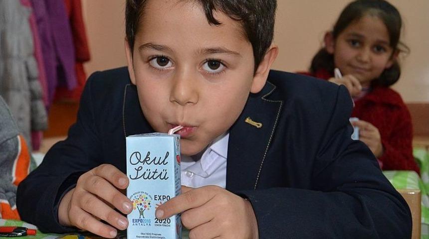 Gaziantep&rsquo;te Okullara S&uuml;t Dağıtımı Başladı