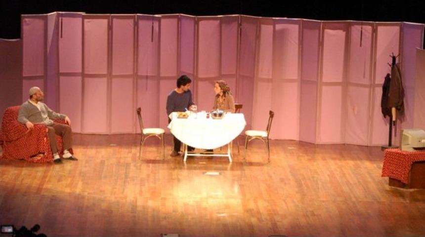 Diyarbakır Polisi, Tiyatro Oyunuyla Gen&ccedil;leri Uyuşturucuya Karşı Uyarıyor