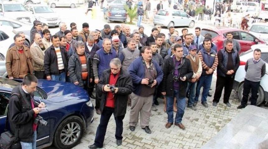 Edremit&rsquo;te Belediye İş&ccedil;ilerinin Y&uuml;z&uuml; G&uuml;ld&uuml;