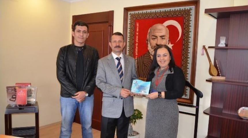 Rekt&ouml;r Saatcı&rsquo;ya Kızılay&rsquo;dan Teşekk&uuml;r Plaketi