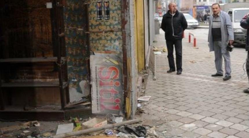 Saathane Meydan Projesi'nde Yıkım Başladı