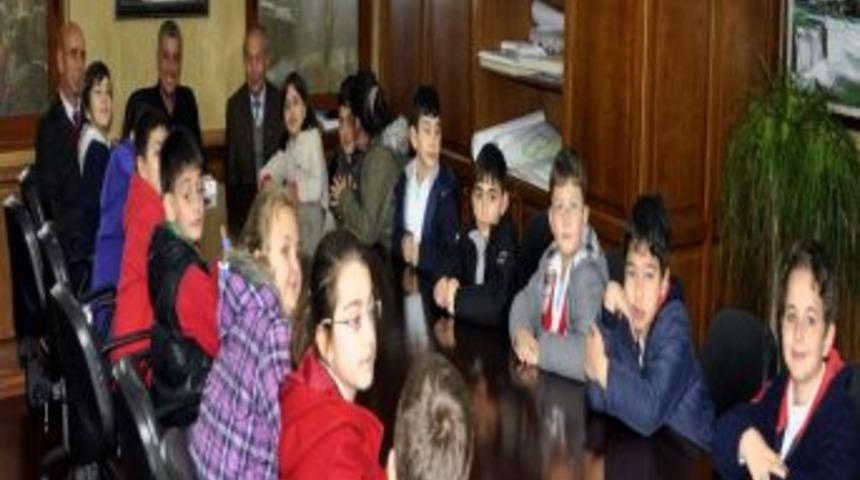 &Ouml;ğrenciler, Kaynak 'israfı' Konusunu Başkan S&ouml;zen'le Birlikte Işledi