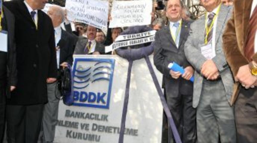 Kuyumcular Ankara’da BDDK’yı Protesto Etti
