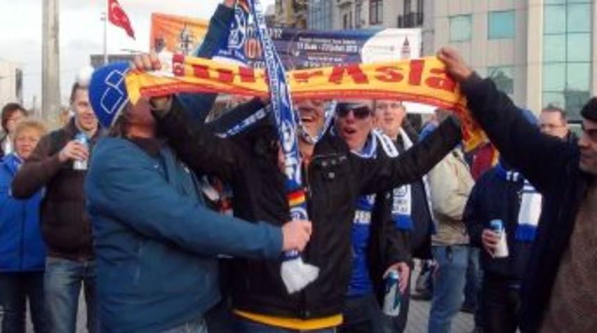 Galatasaray Ve Schalke Taraftarları Taksim'de