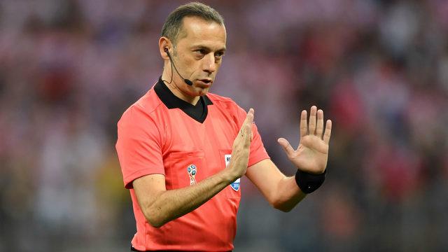 UEFA Yönetim Kurulu Üyesi Servet Yardımcı'dan Cüneyt Çakır ve ekibine kutlama