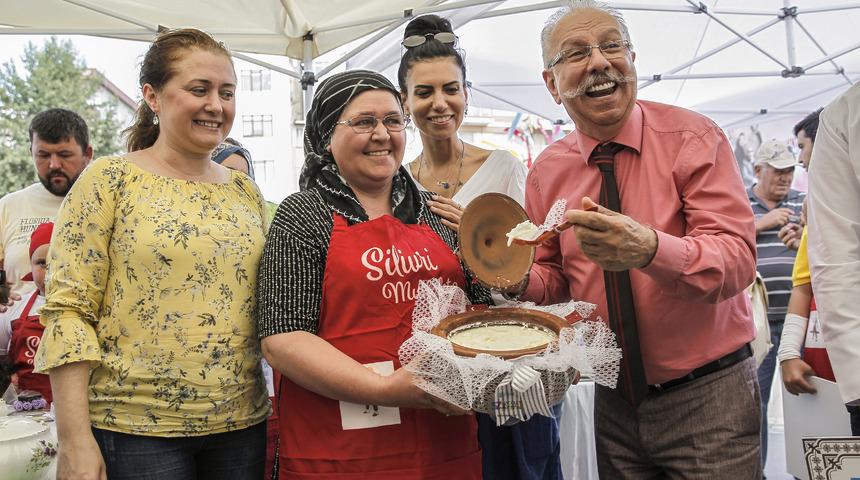 En g&uuml;zel yoğurt i&ccedil;in yarıştılar