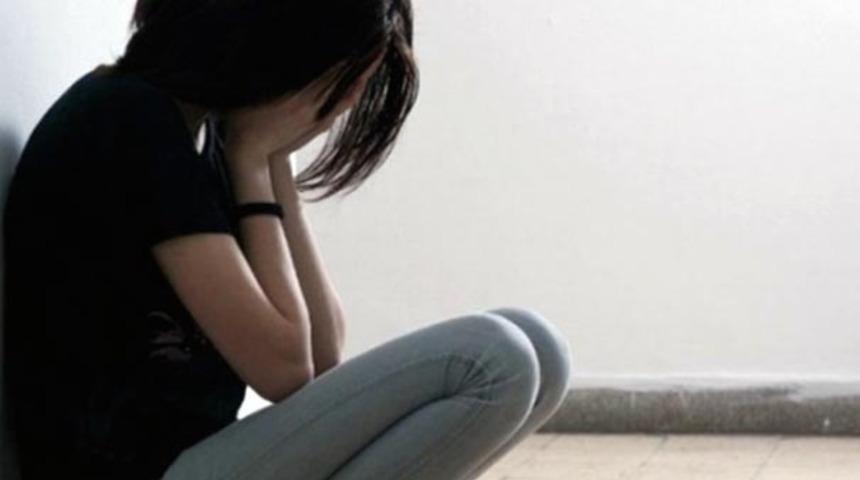 Sakarya'da 15 yaşındaki öz kızına cinsel istismarda bulunan babanın davasında kızı konuştukça salon buz kesti! 