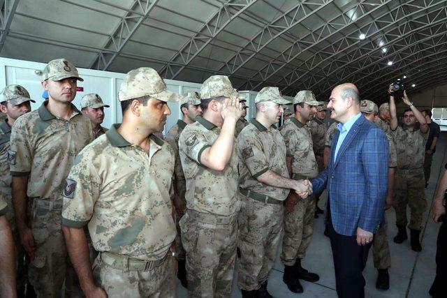 İçişleri Bakanı Soylu, 18 teröristin öldürüldüğü tepeyi ziyaret etti (2)- (Yeniden)