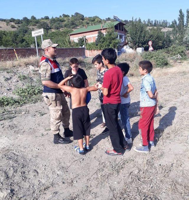 Amasya'da jandarmadan 'Çocuklarımız Güvende-2' uygulaması