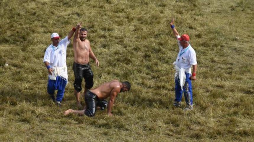 Kırkpınar Yağlı Güreşleri'nde 2 hakem görevden alındı