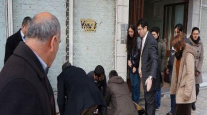 Berfo Ana&rsquo;nın Oğlu: Anacığım, Cemil Ile Mahşerde Buluşmaya Gitti