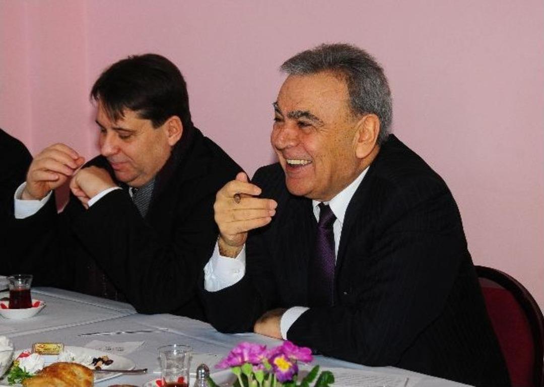 Başkan Kocaoğlu, Konak'taki Muhtarlarla Buluştu