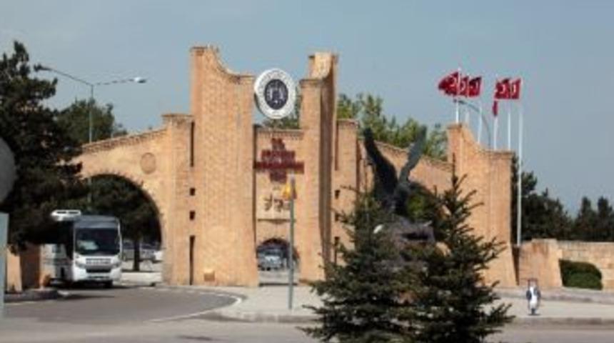 Atat&uuml;rk &Uuml;niversitesi&rsquo;nde 30 Akademisyen Profes&ouml;rl&uuml;ğe, 27 Akademisyen İse Do&ccedil;entliğe Y&uuml;kseldi