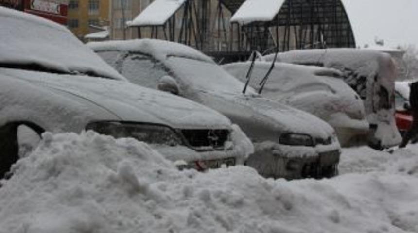 Doğu&rsquo;da Kar Ve Tipi Nedeniyle 157 K&ouml;y Yolu Ulaşıma Kapalı Bulunuyor